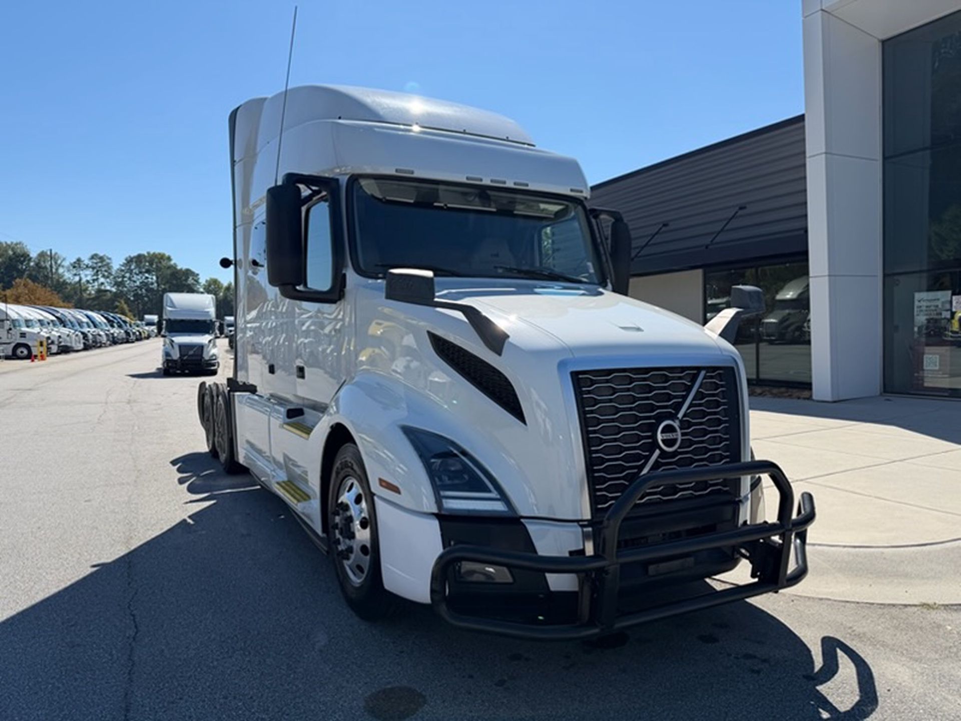 2023 Volvo VNL64T740