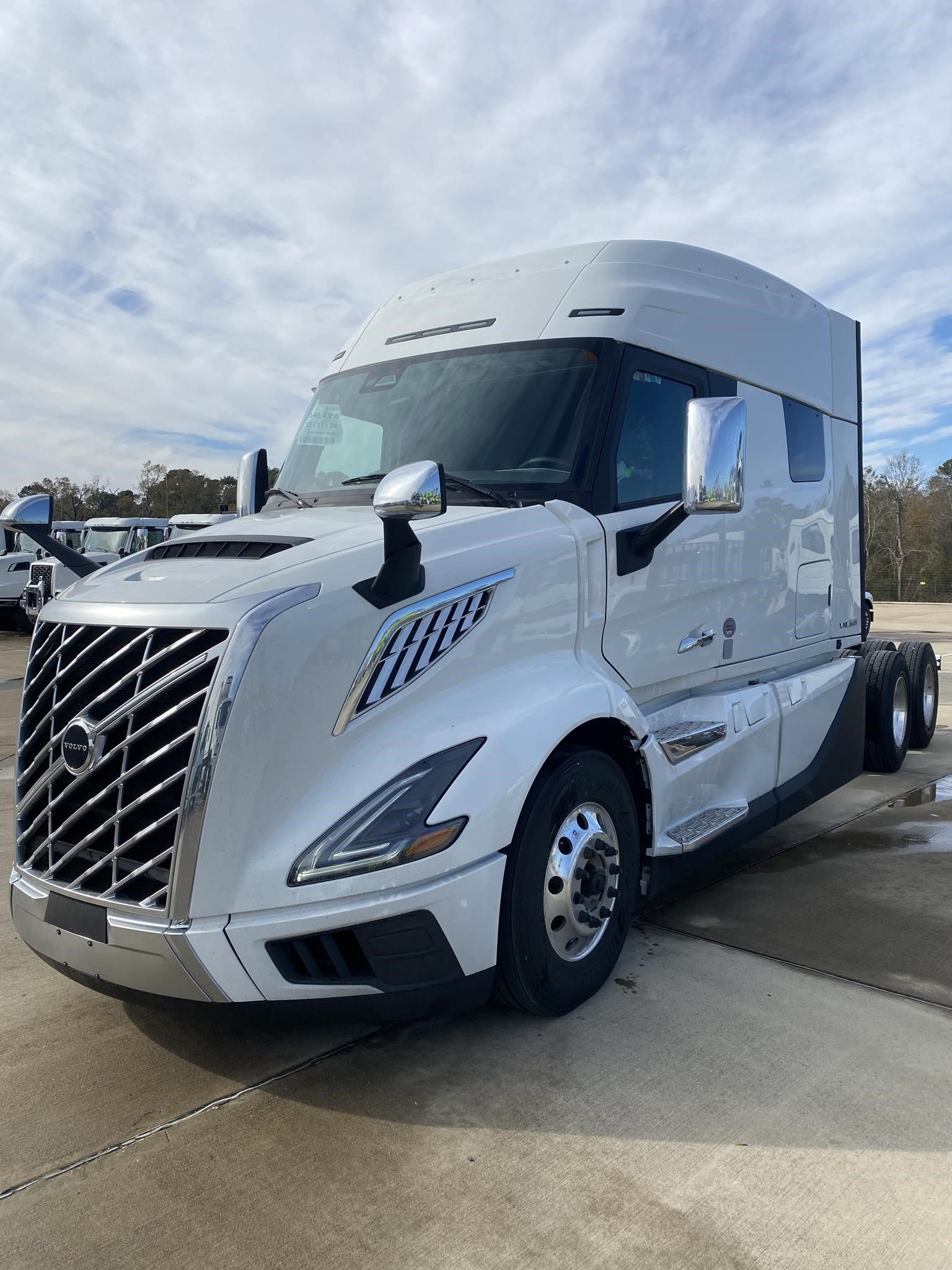 2025 Volvo VNL64T840