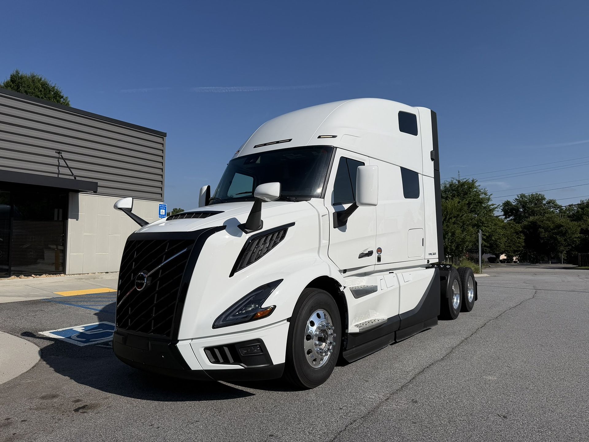 2027 Volvo VNL64T860
