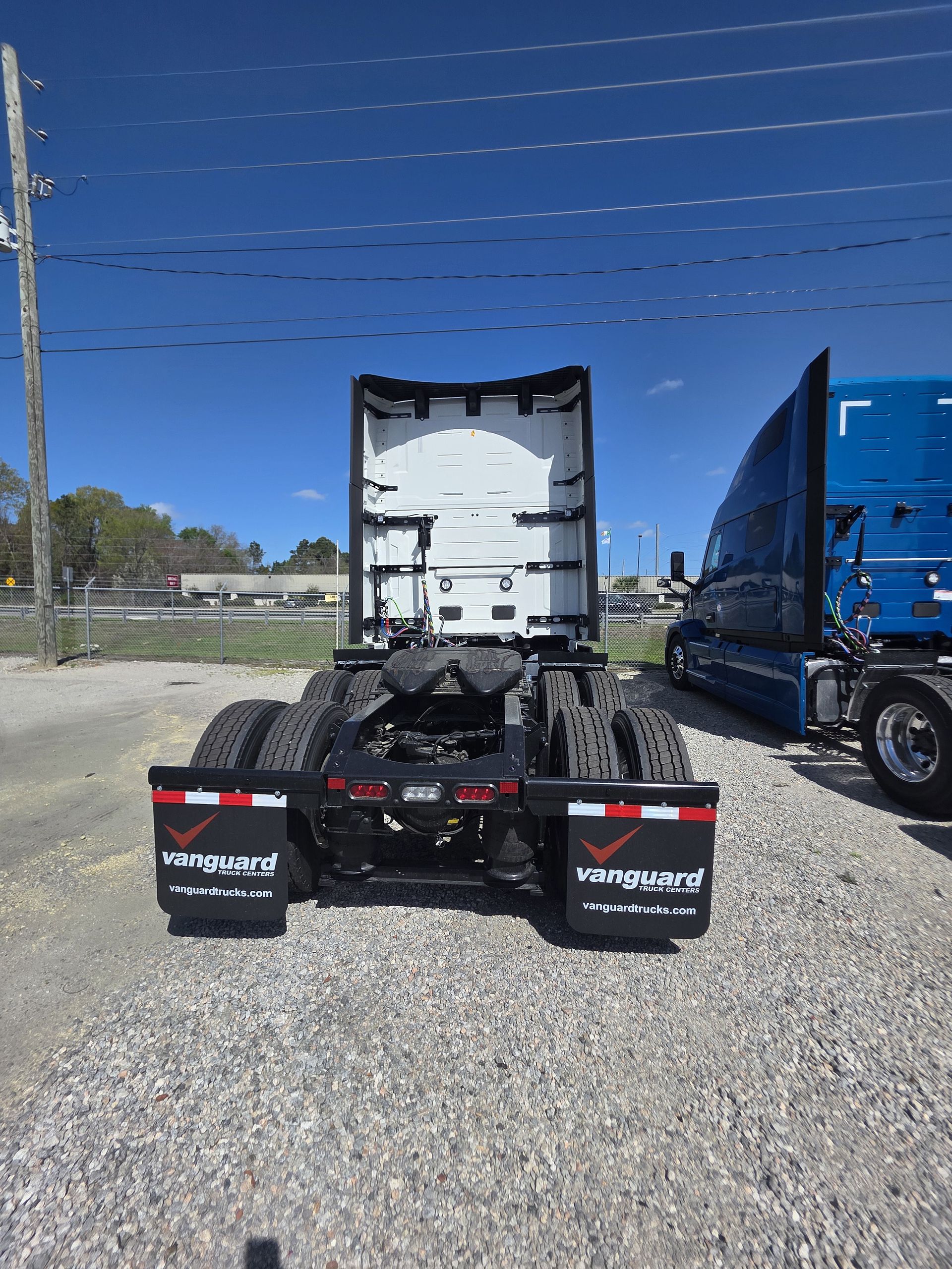 2027 Volvo VNL64T860