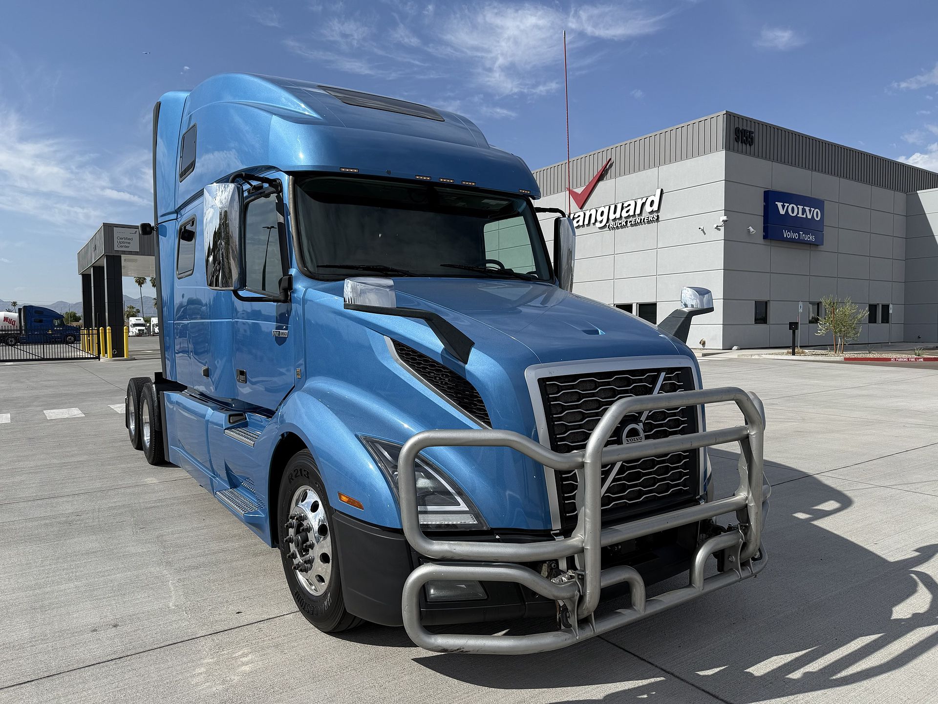 2022 Volvo VNL64T860