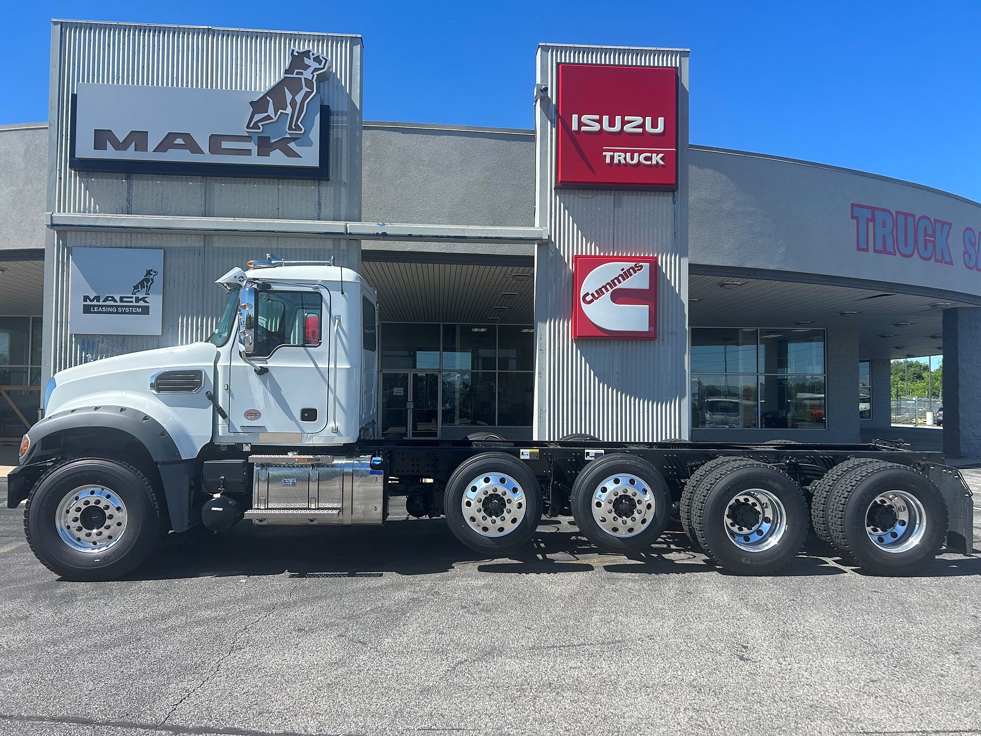 2027 Mack GR104F