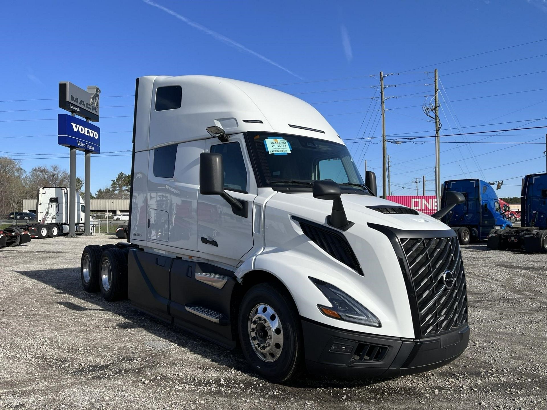 2025 Volvo VNL64T660