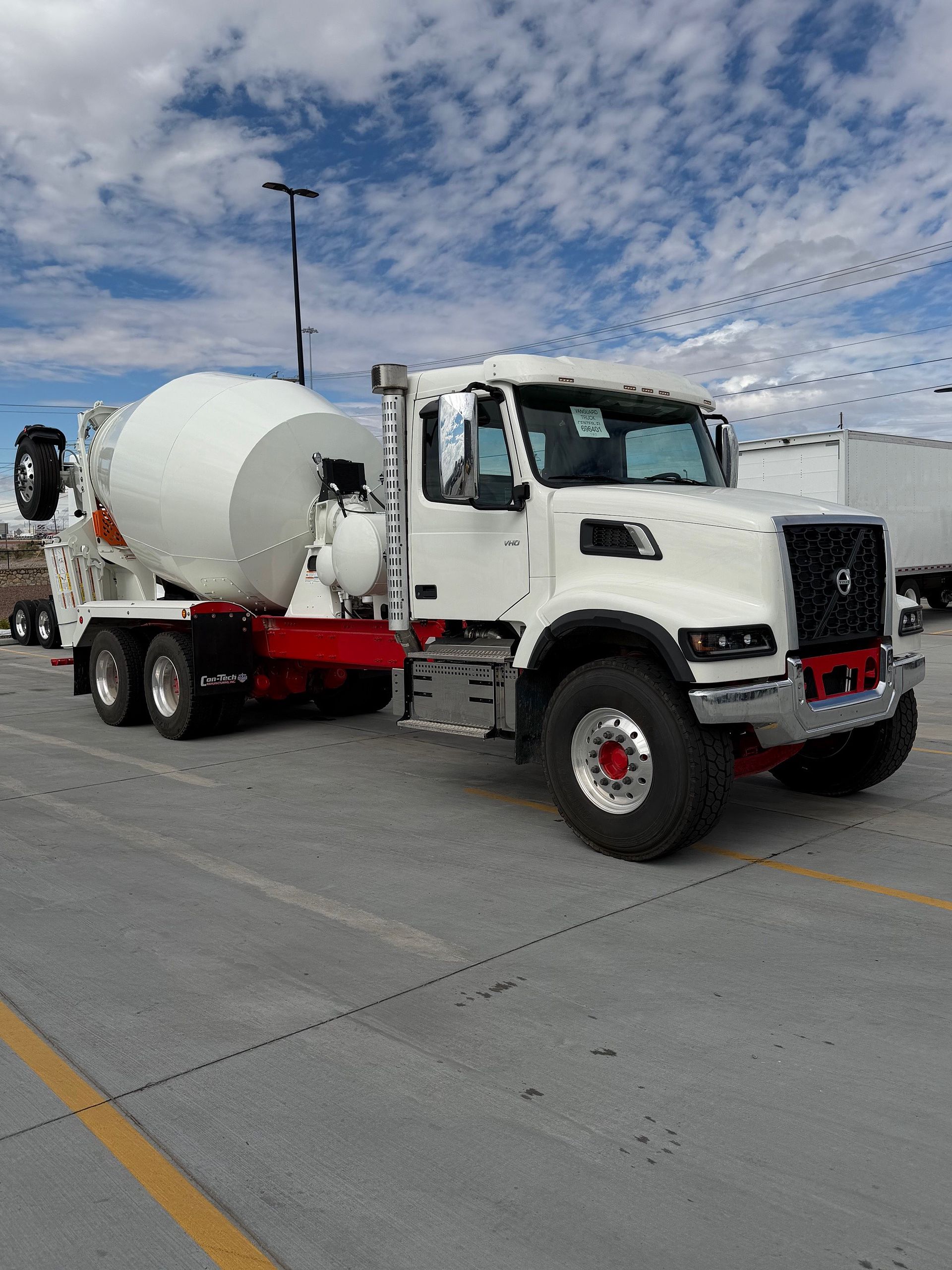 2026 Volvo VHD64F300