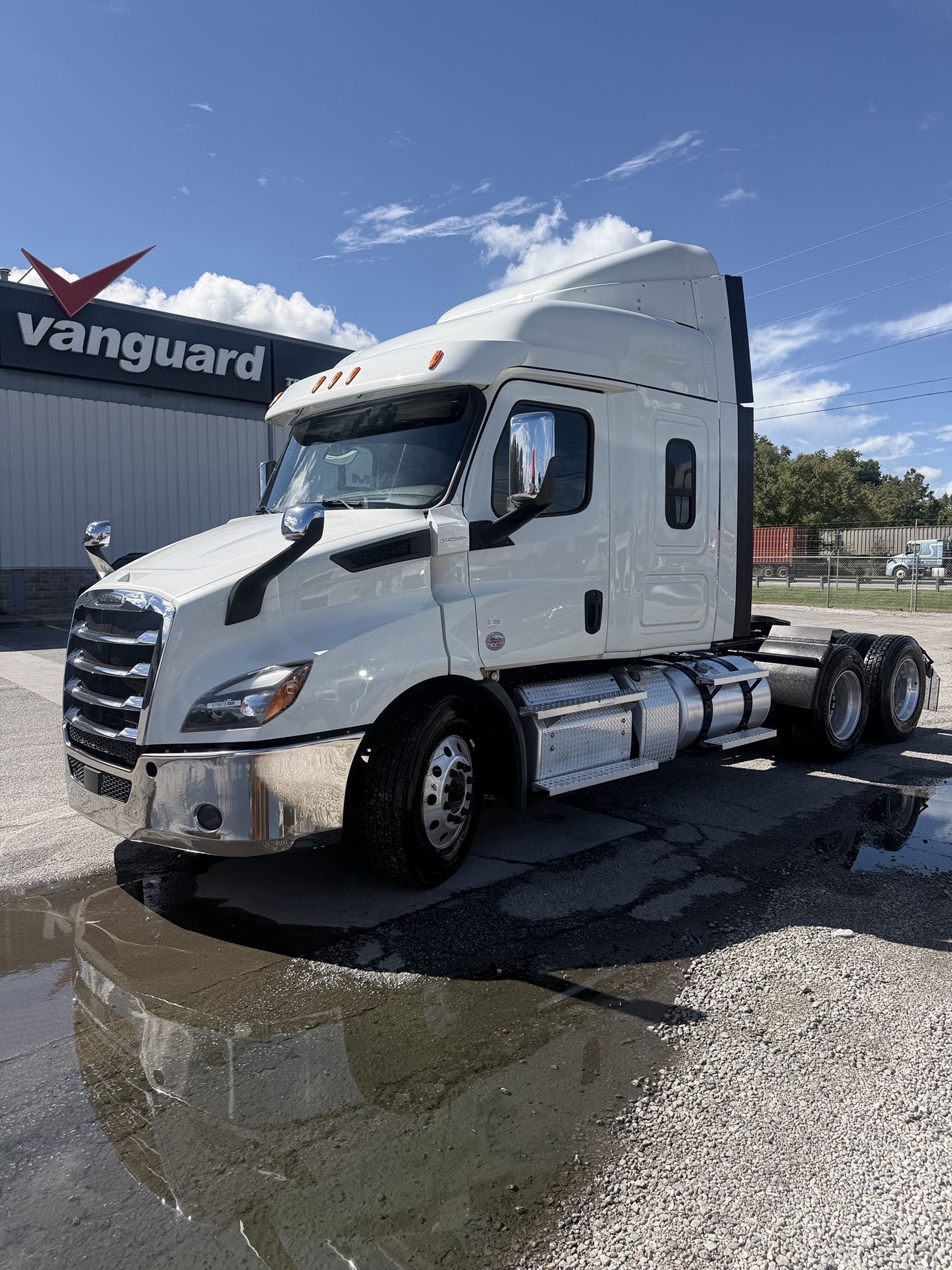 2020 Freightliner CASCADIA 126