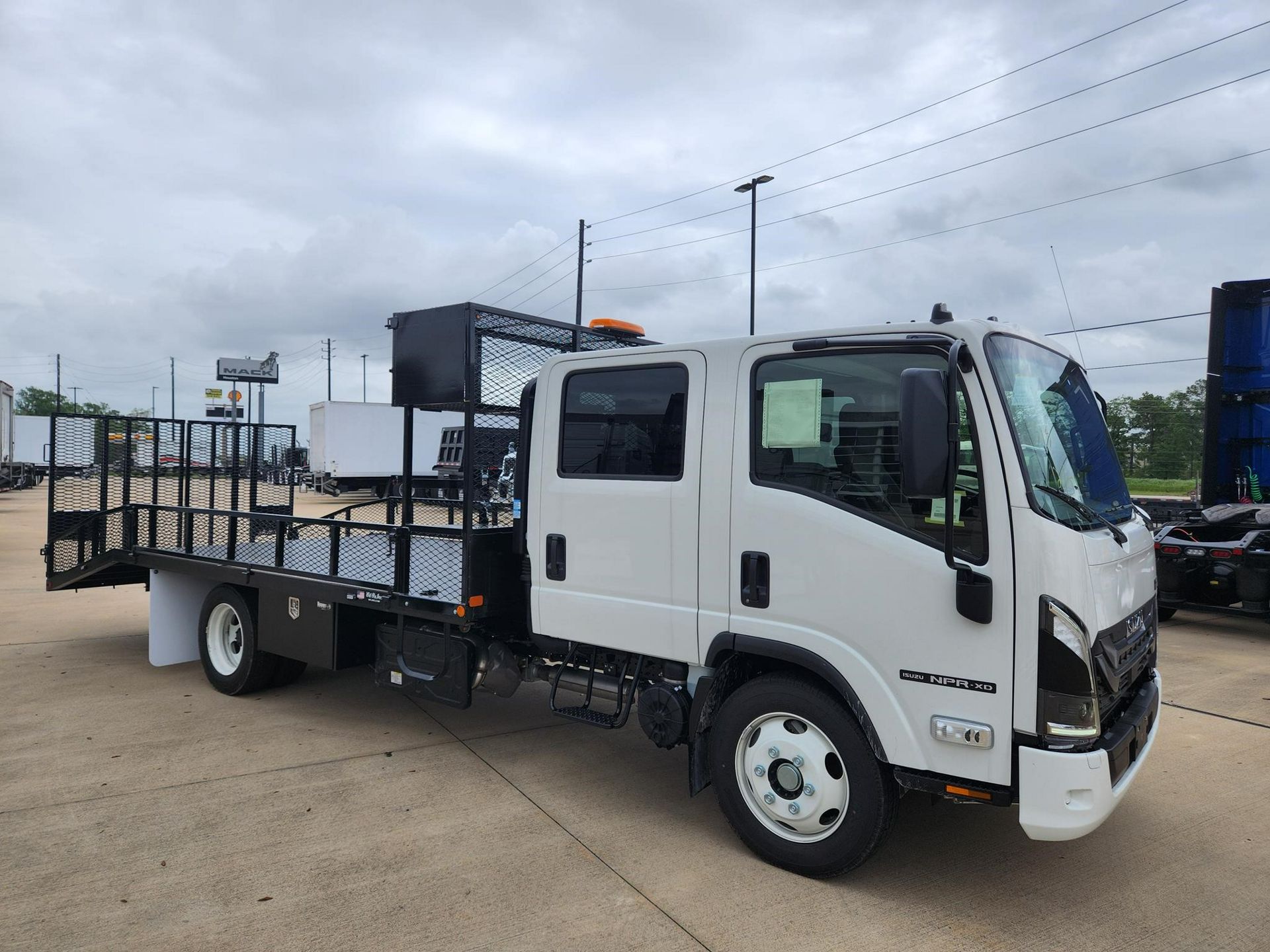 2025 Isuzu NPR XD