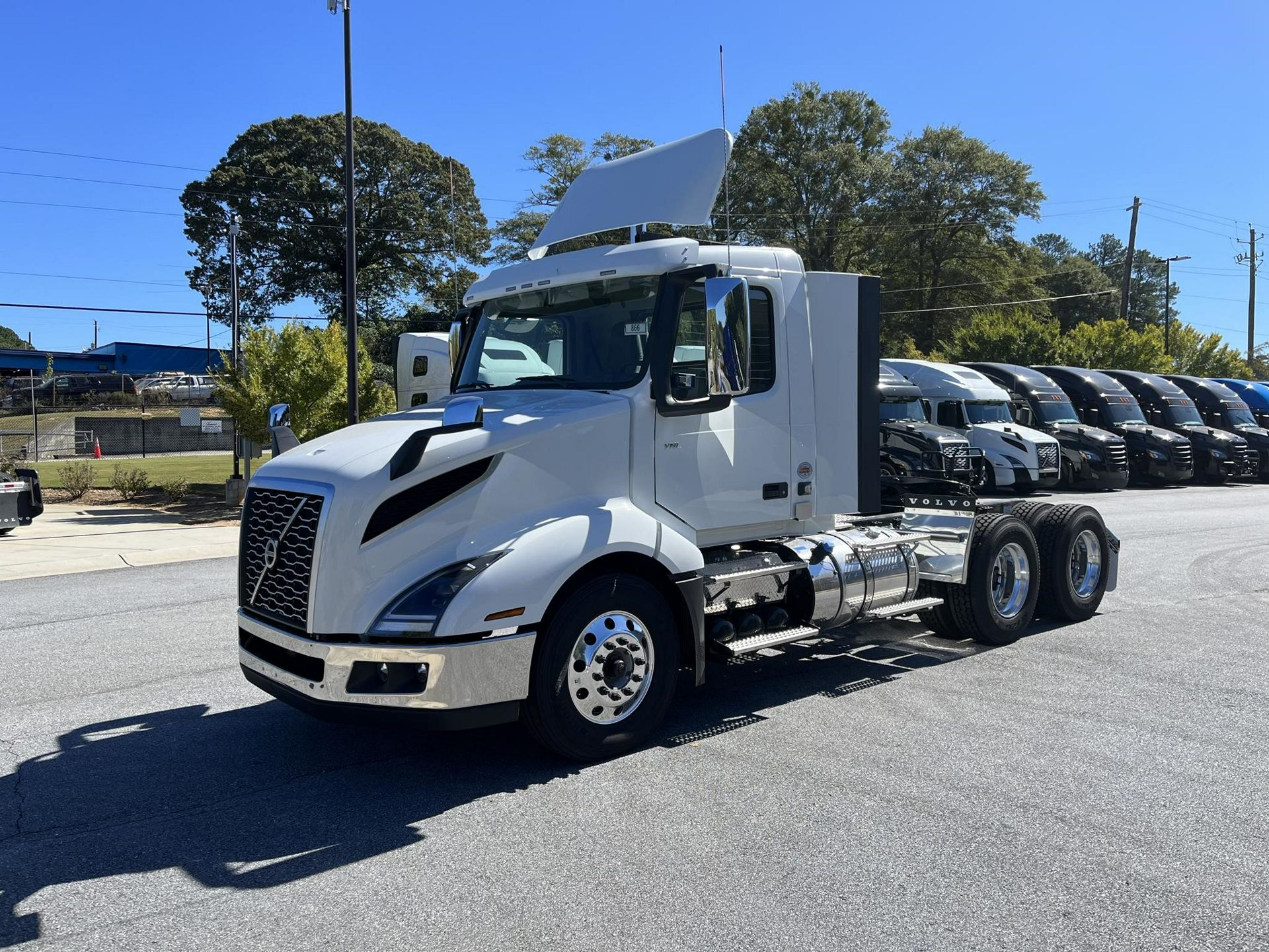 2025 Volvo VNL64T300