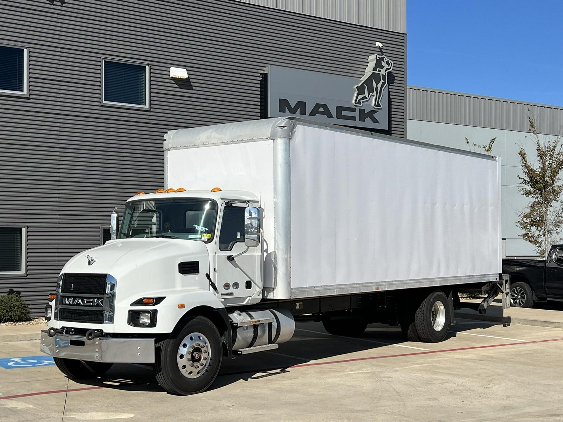 2025 Mack MD6