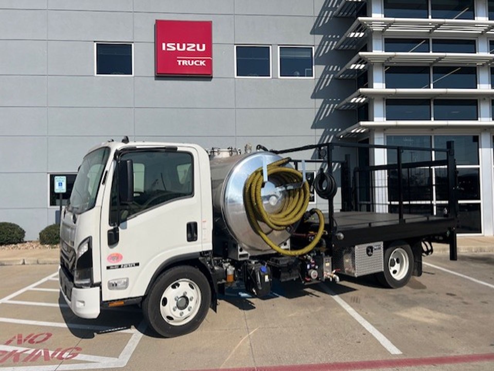 2025 Isuzu NRR