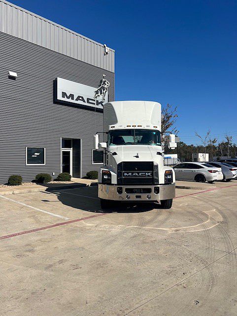 2026 Mack ANTHEM 64T