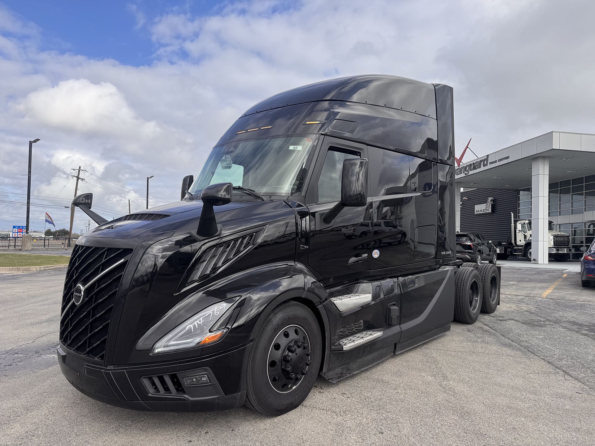 2026 Volvo VNL64T840