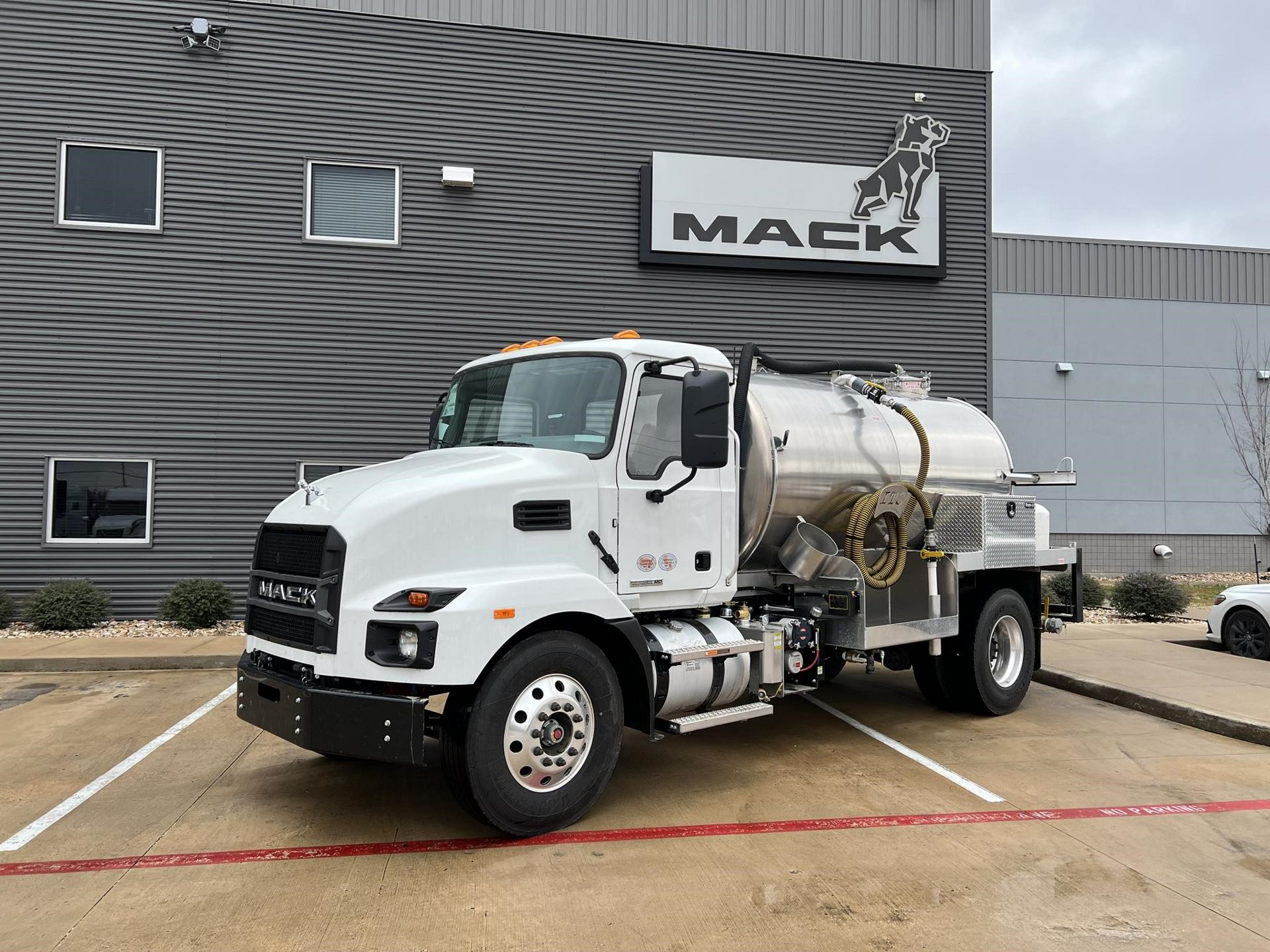 2025 Mack MD6