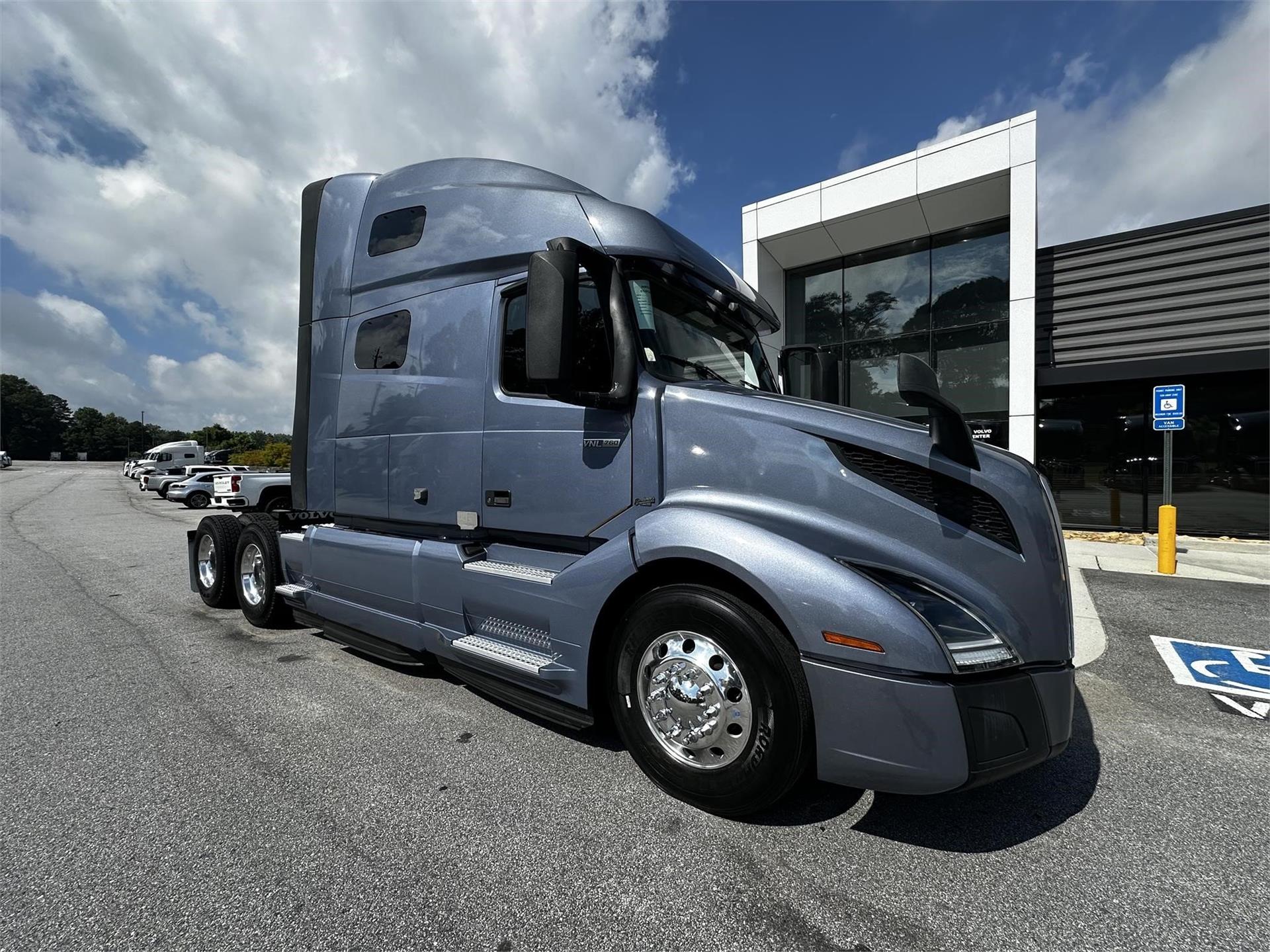 2021 Volvo VNL64T760