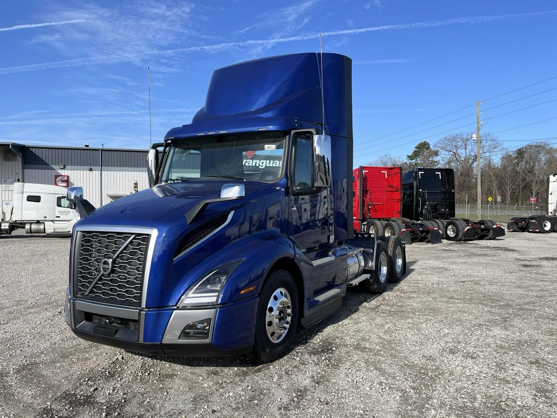 2025 Volvo VNL64T300