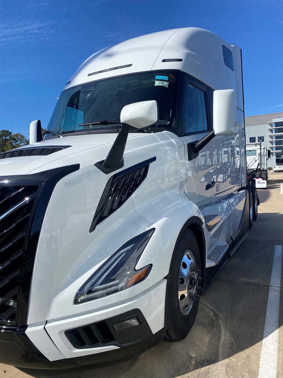 2025 Volvo VNL64T860