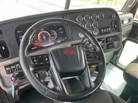 2022 Peterbilt 389