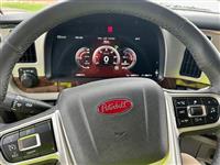 2025 Peterbilt 589