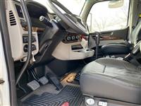 2025 Peterbilt 589