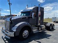 2023 Kenworth T880