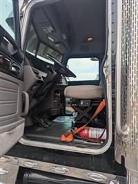 2023 Peterbilt 389