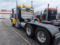 2023 Peterbilt 389