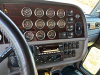 2022 Peterbilt 389