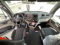 2025 Peterbilt 579
