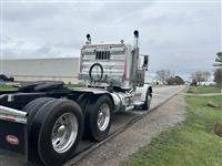 2022 Peterbilt 389
