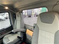 2025 Peterbilt 579