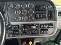 2022 Peterbilt 389