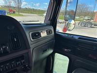 2023 Peterbilt 389