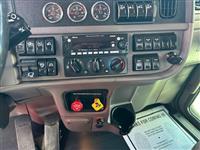 2023 Peterbilt 389