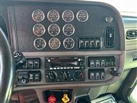 2023 Peterbilt 389