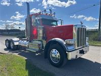 2023 Peterbilt 389