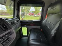 2024 Peterbilt 389