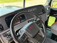 2023 Peterbilt 389