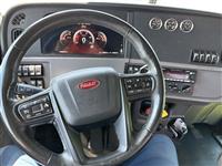 2023 Peterbilt 389