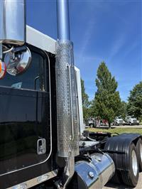 2023 Peterbilt 389