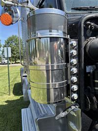 2023 Peterbilt 389