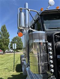 2023 Peterbilt 389