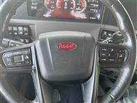 2023 Peterbilt 389