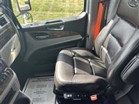 2025 Peterbilt 589