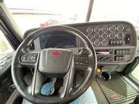 2023 Peterbilt 389