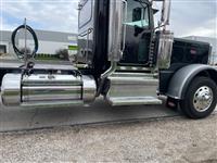 2023 Peterbilt 389
