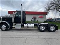 2023 Peterbilt 389