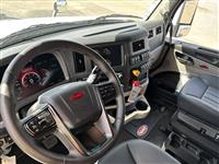 2027 Peterbilt 579