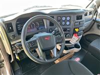 2027 Peterbilt 567