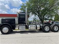 2023 Peterbilt 389