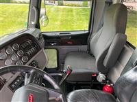 2023 Peterbilt 389