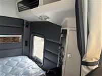2027 Peterbilt 589